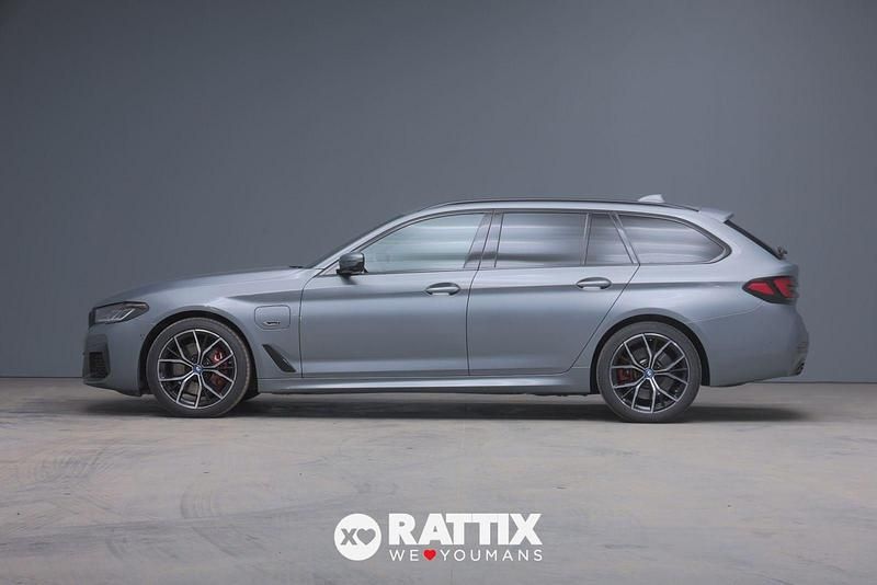 Usata BMW 530e M Sport 184 CV (135 kW) 2023 Grigio Station wagon