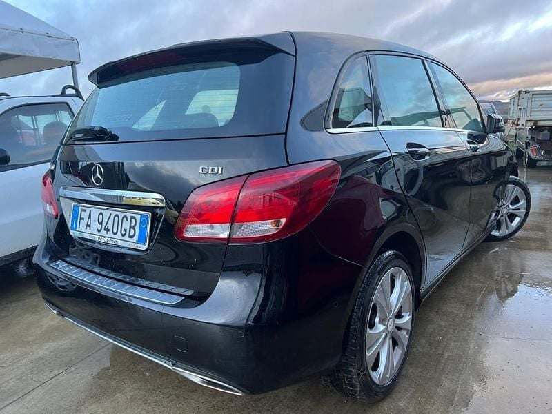 Usata Mercedes B180 Premium 108 CV (79 kW) 2016 Nero Monovolume