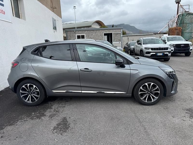 Usata Renault Clio V Esprit Alpine 91 CV (66 kW) 2025 Grigio Utilitaria