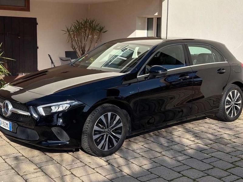 Usata Mercedes A250 Business 160 CV (117 kW) 2022 Nero Berlina