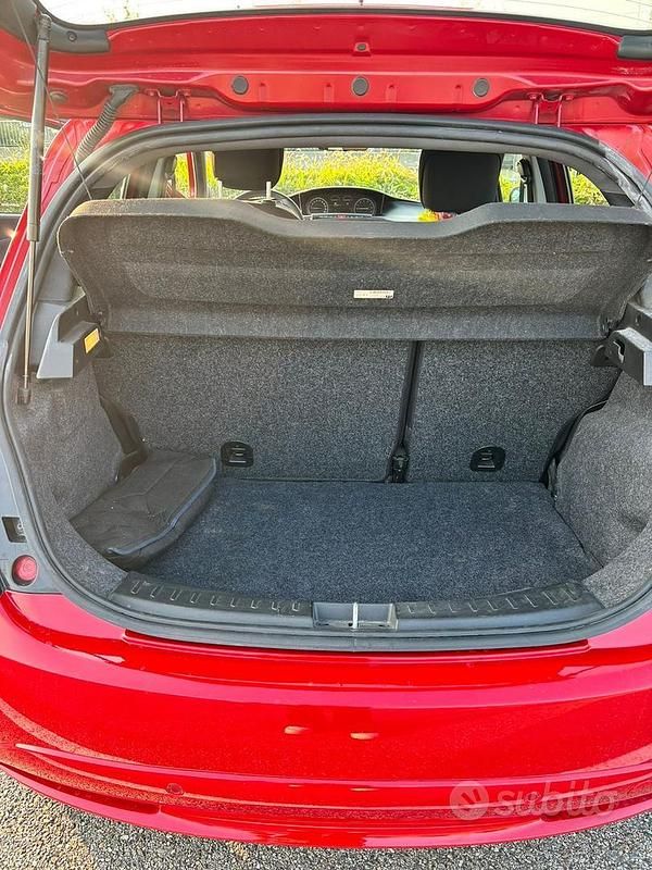 Usata Lancia Ypsilon 69 CV (50 kW) 2019 Rosso Utilitaria