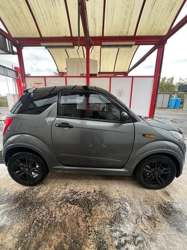 Begagnad Ligier JS50 2019 Grå Halvkombi