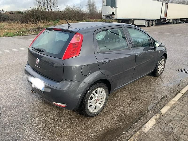 Usata Fiat Grande Punto 77 CV (56 kW) 2016 Grigio Utilitaria