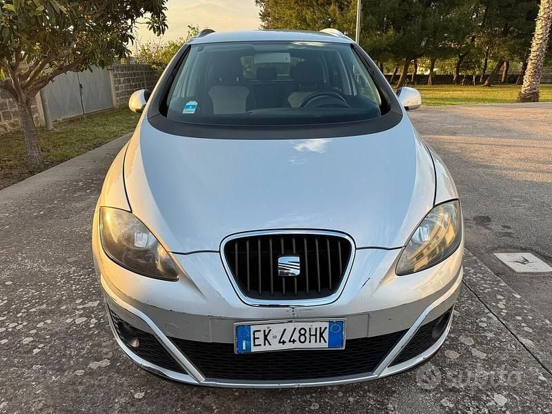 Usado Seat Altea Style 105 CV (77 kW) 2011 Gris Monovolumen
