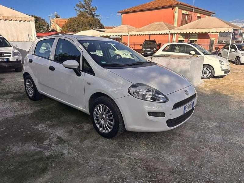 Usata Fiat Punto Lounge 69 CV (50 kW) 2017 Bianco Utilitaria