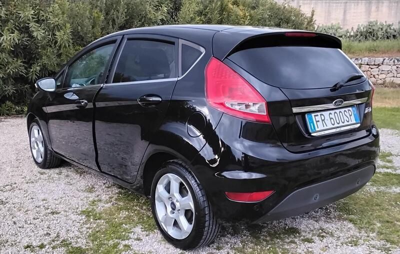Usata Ford Fiesta 97 CV (71 kW) 2009 Nero Utilitaria