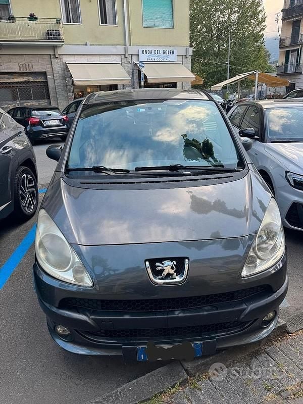 Usata Peugeot 1007 68 CV (50 kW) 2009 Grigio Monovolume