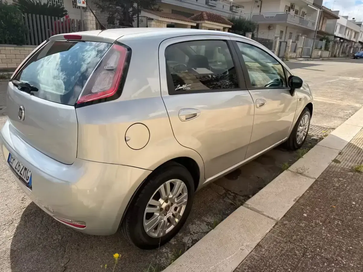 Usata Fiat Punto Easy 75 CV (55 kW) 2012 Argento Utilitaria