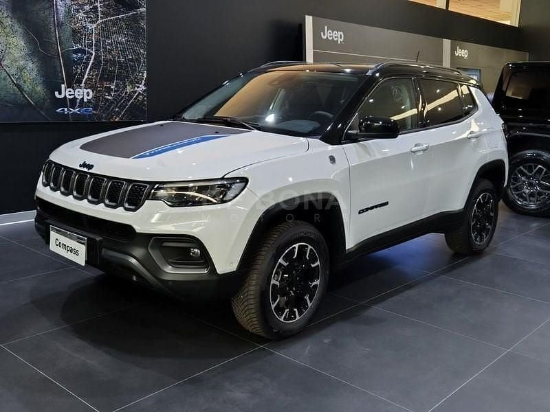 Bianco Usata 2024 Jeep Compass Trailhawk SUV | 39.900 € - Immagine 1/4