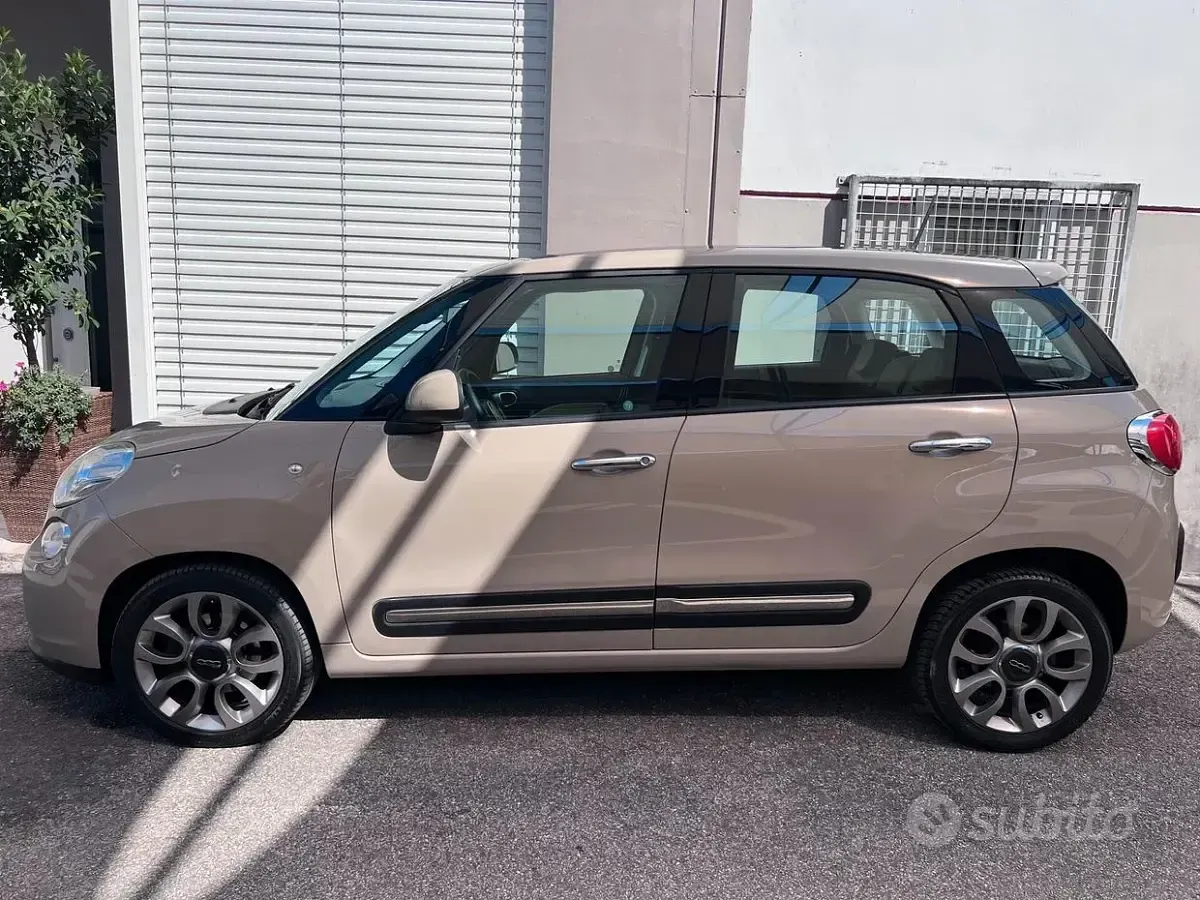 Usata Fiat 500L Lounge 105 CV (77 kW) 2015 Beige Monovolume