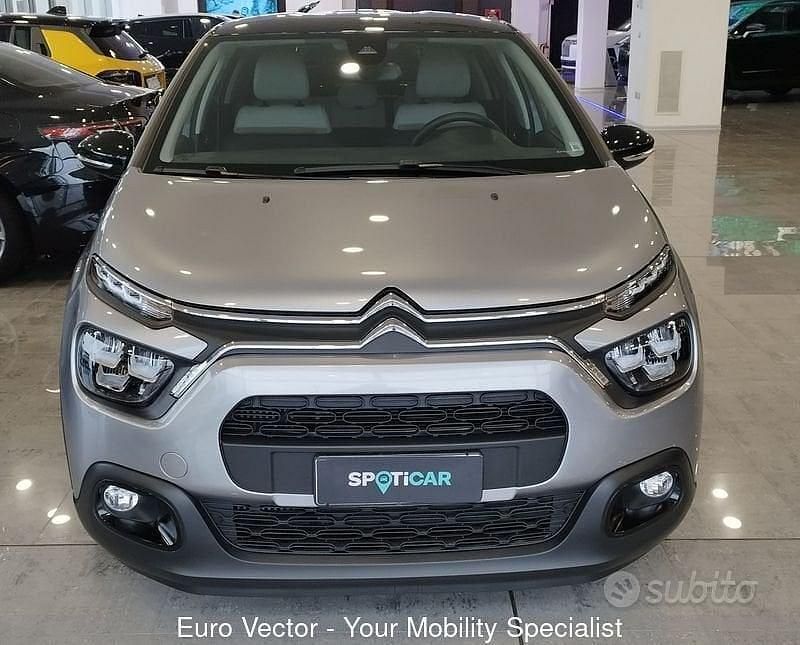 Usata Citroën C3 PureTech 110 CV (80 kW) 2023 Grigio argento/tetto nero Utilitaria