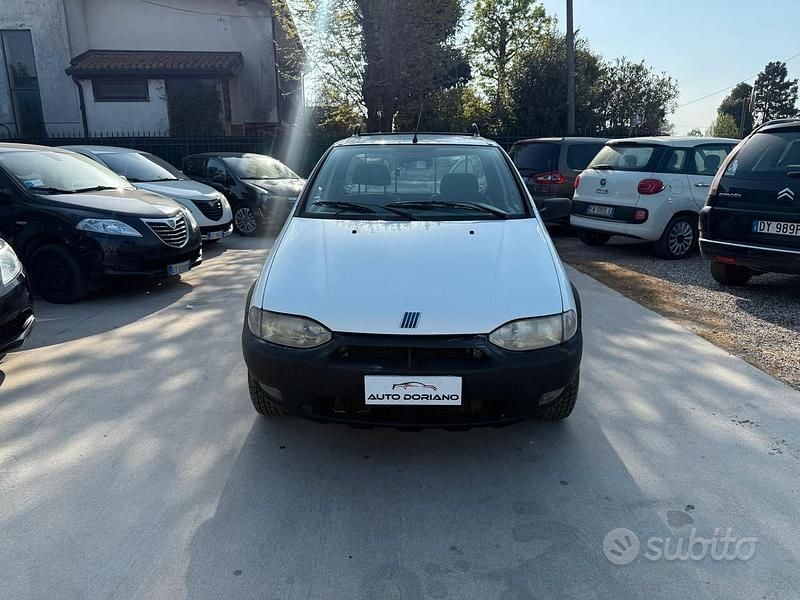 Usata Fiat Strada 62 CV (45 kW) 2001 Bianco Pick-up