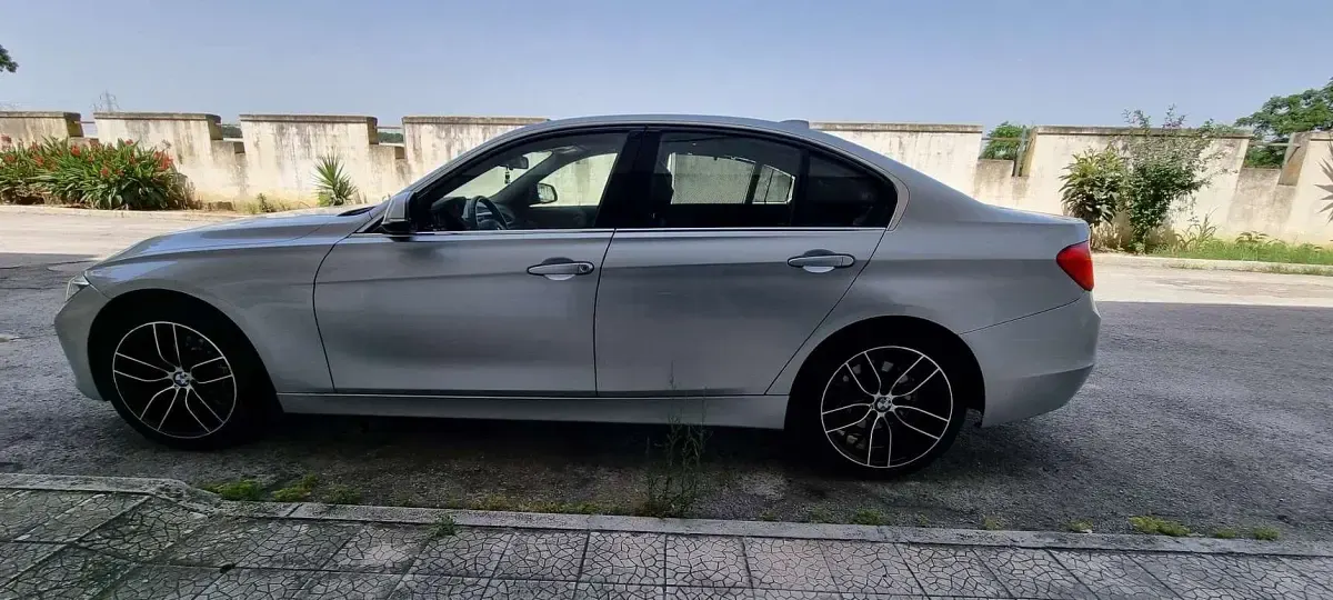 Usata BMW 320 Luxury Line 184 CV (135 kW) 2013 Grigio Berlina