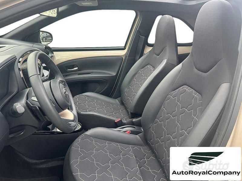 Usata Toyota Aygo X Lounge 72 CV (52 kW) 2023 Giallo SUV