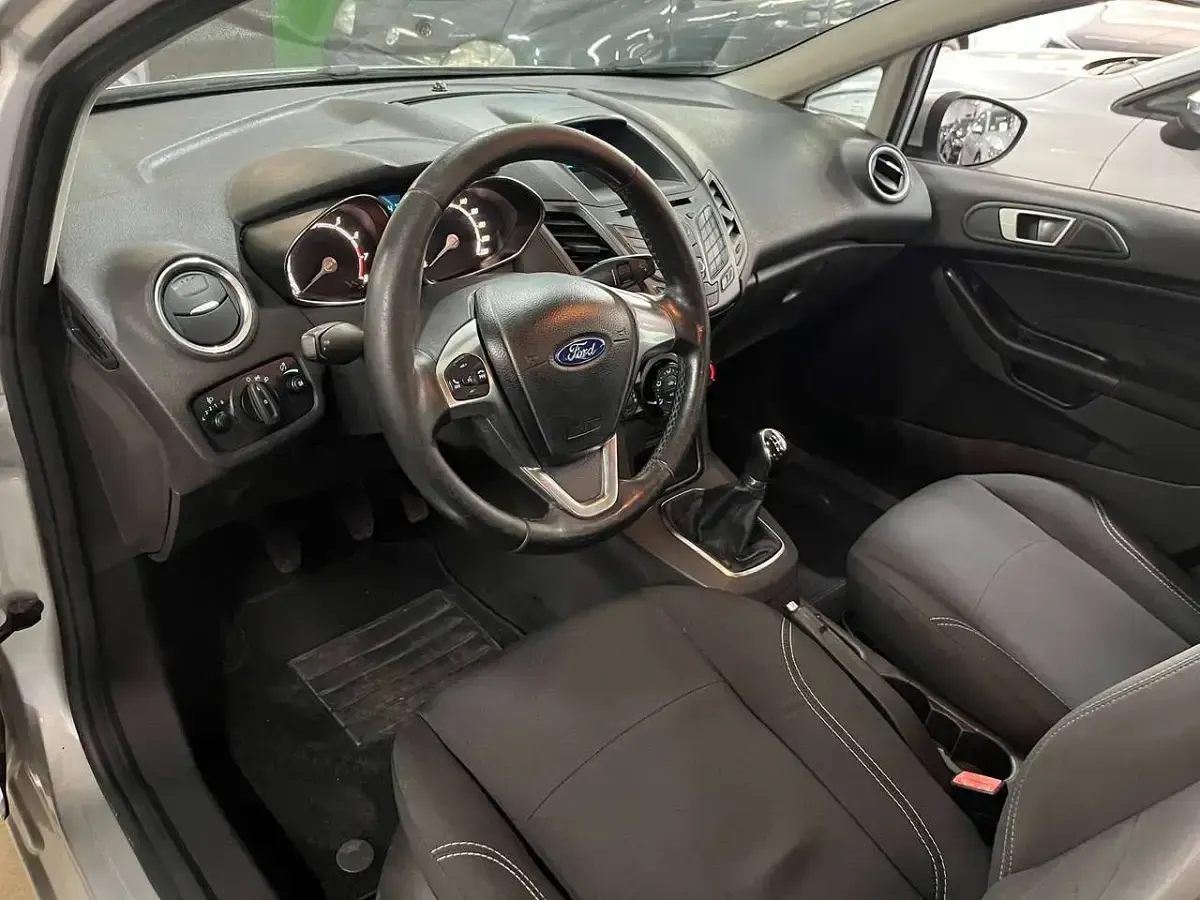 Usata Ford Fiesta 60 CV (44 kW) 2014 Argento Utilitaria