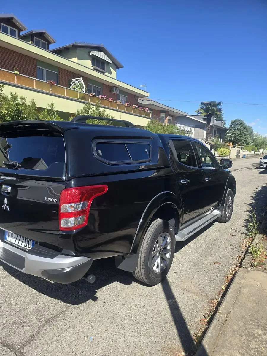 Usata Mitsubishi L200 154 CV (113 kW) 2018 Nero Pick-up