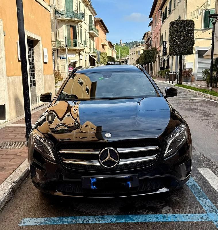 Nero Usata 2015 Mercedes GLA180 SUV | 14.500 € - Immagine 1/4