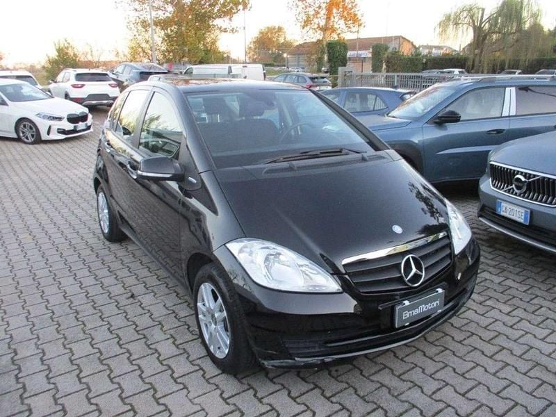 Nero Usata 2012 Mercedes A160 Berlina | 7300 € (Buon prezzo) - Immagine 1/4