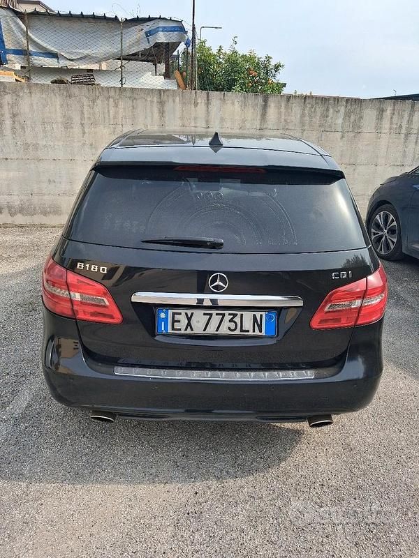 Usata Mercedes B180 110 CV (80 kW) 2012 Nero Monovolume