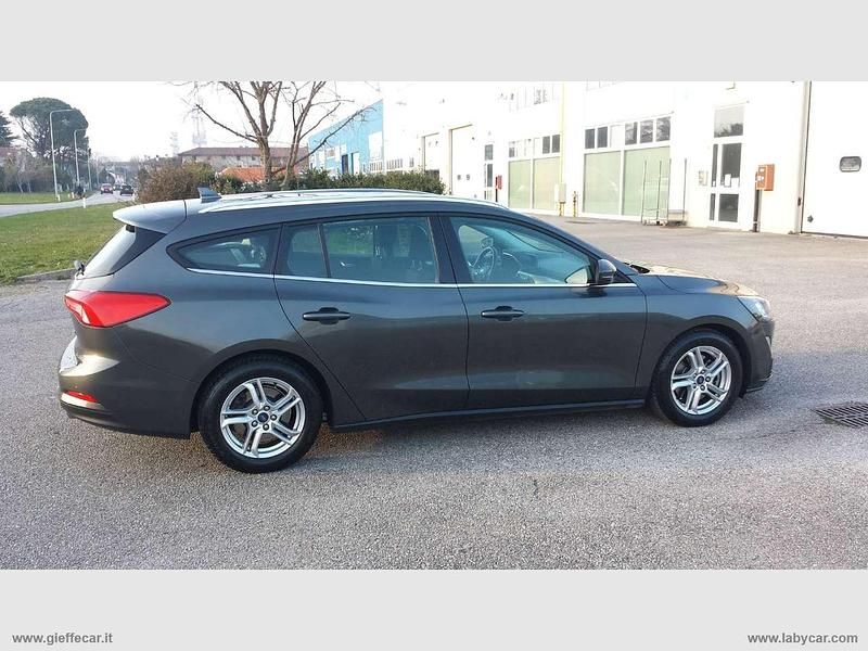 Usata Ford Focus 120 CV (88 kW) 2020 Grigio Station wagon