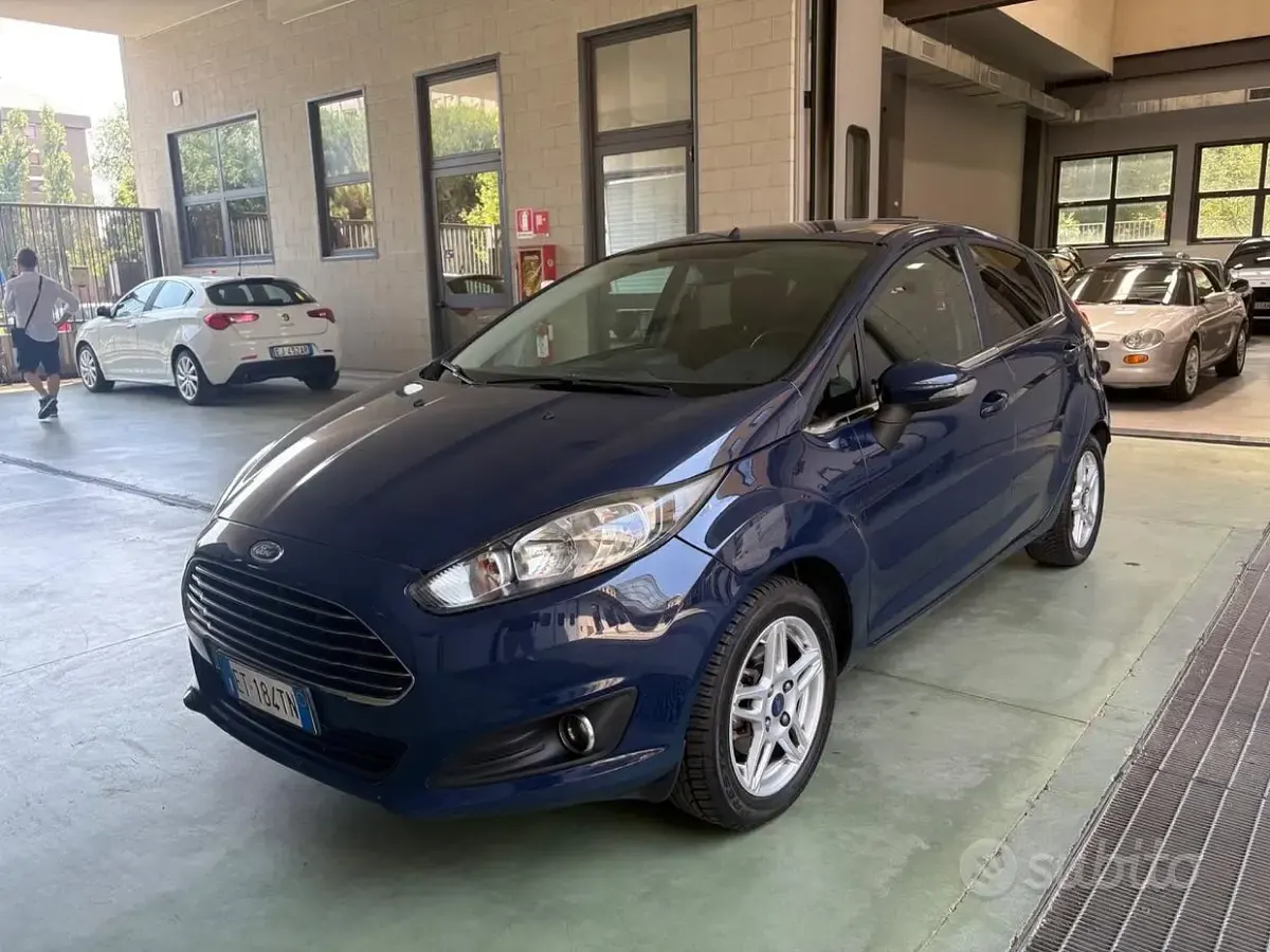Usata Ford Fiesta Titanium 80 CV (58 kW) 2014 Bluazzurro Utilitaria