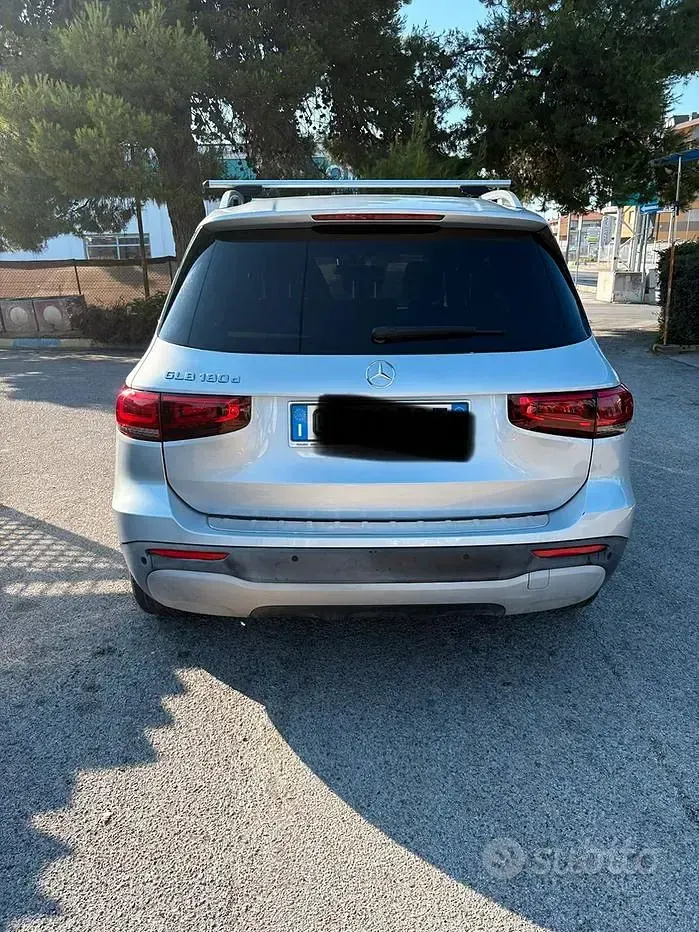 Usata Mercedes GLB180 136 CV (100 kW) 2022 Grigio SUV