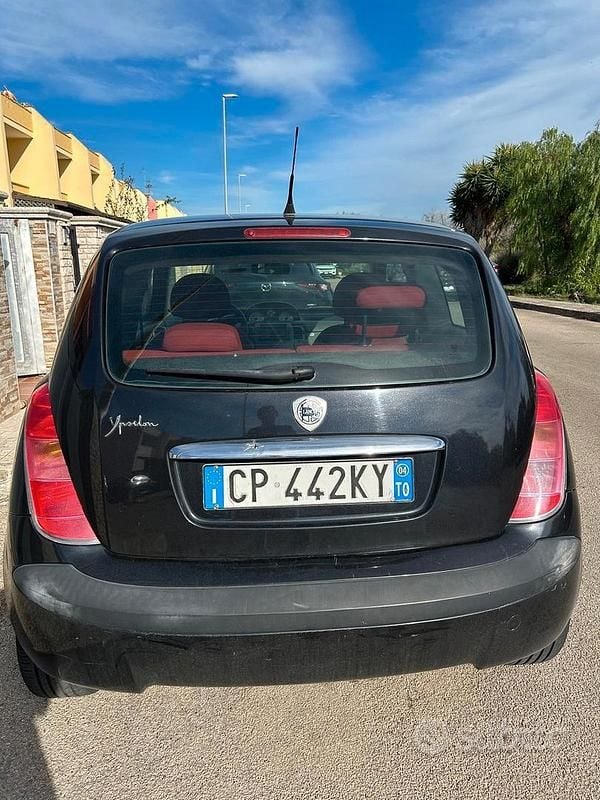 Usata Lancia Ypsilon 80 CV (58 kW) 2004 Nero Utilitaria