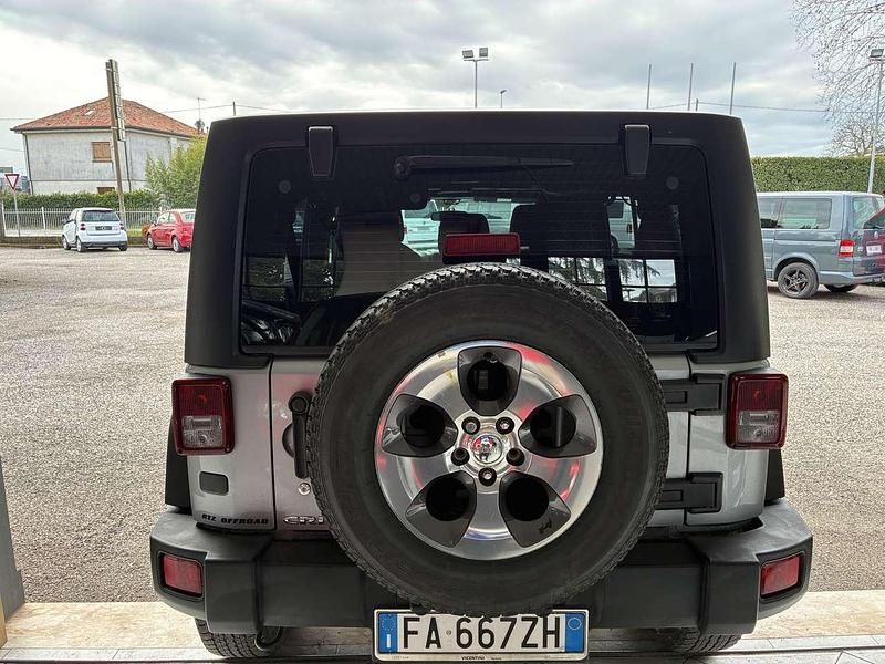 Usata Jeep Wrangler Unlimited Sport 200 CV (147 kW) 2013 Argento SUV