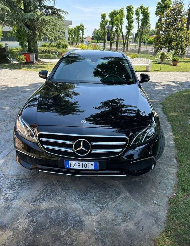 Usata Mercedes E300 Premium Plus 194 CV (142 kW) 2019 Nero Station wagon
