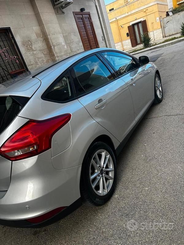 Usata Ford Focus 120 CV (88 kW) 2016 Grigio Berlina