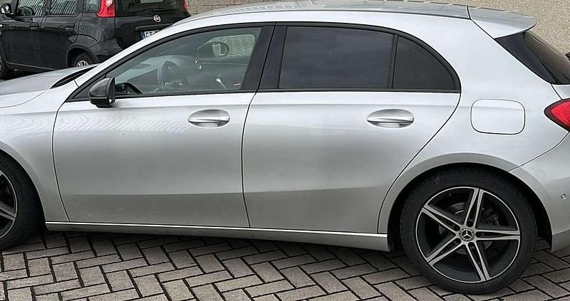 Usata Mercedes A180 116 CV (85 kW) 2020 Argento Berlina