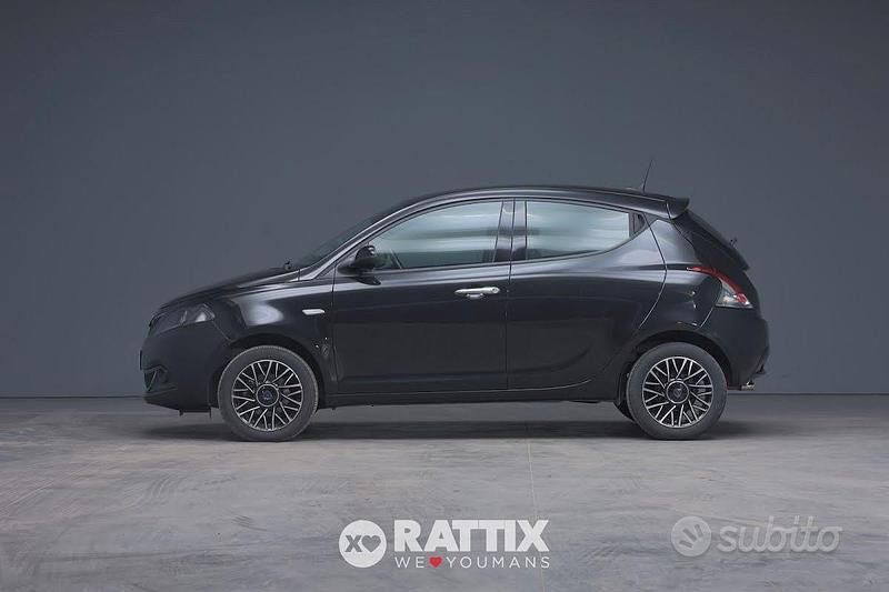 Usata Lancia Ypsilon 69 CV (50 kW) 2024 Nero vulcano Utilitaria