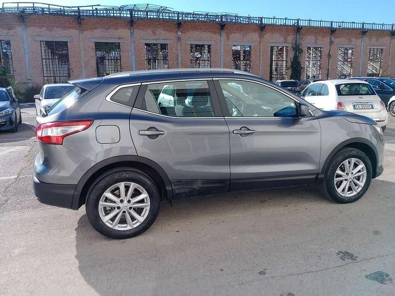 Usata Nissan Qashqai Acenta 131 CV (96 kW) 2016 Grigio SUV