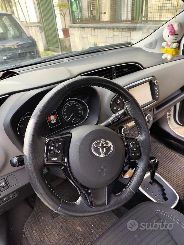 Usata Toyota Yaris Hybrid 65 CV (47 kW) 2019 Bianco Utilitaria