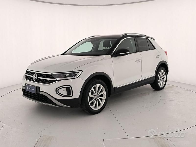 Usata VW T-Roc Style 150 CV (110 kW) 2023 Pure white nero SUV