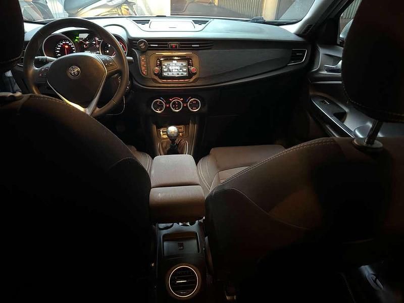 Grigio Usata 2018 Alfa Romeo Giulietta Due volumi | 10.000 € (Ottimo prezzo) - Immagine 1/4