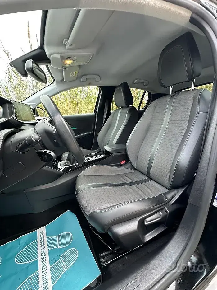 Usata Peugeot 208 Active 75 CV (55 kW) 2022 Nero Utilitaria
