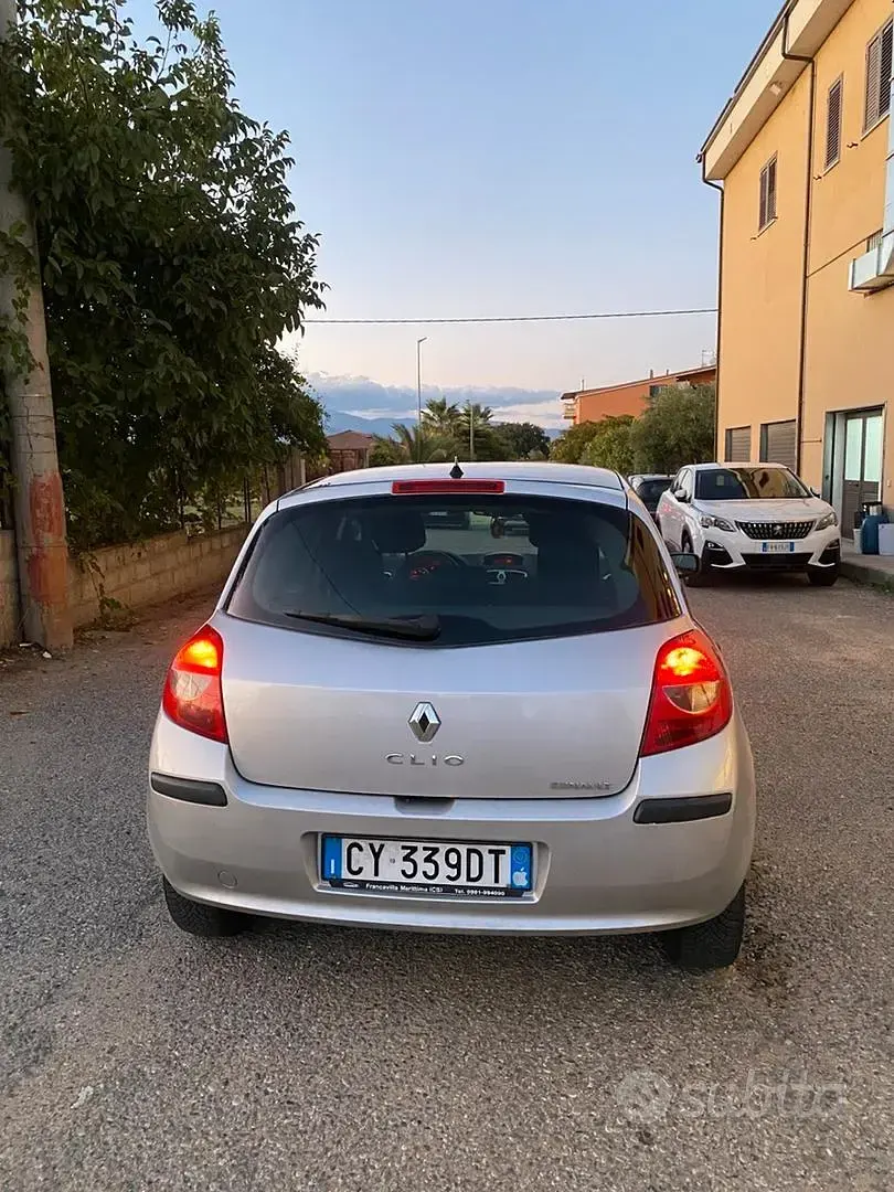 Usata Renault Clio 78 CV (57 kW) 2005 Grigio Utilitaria