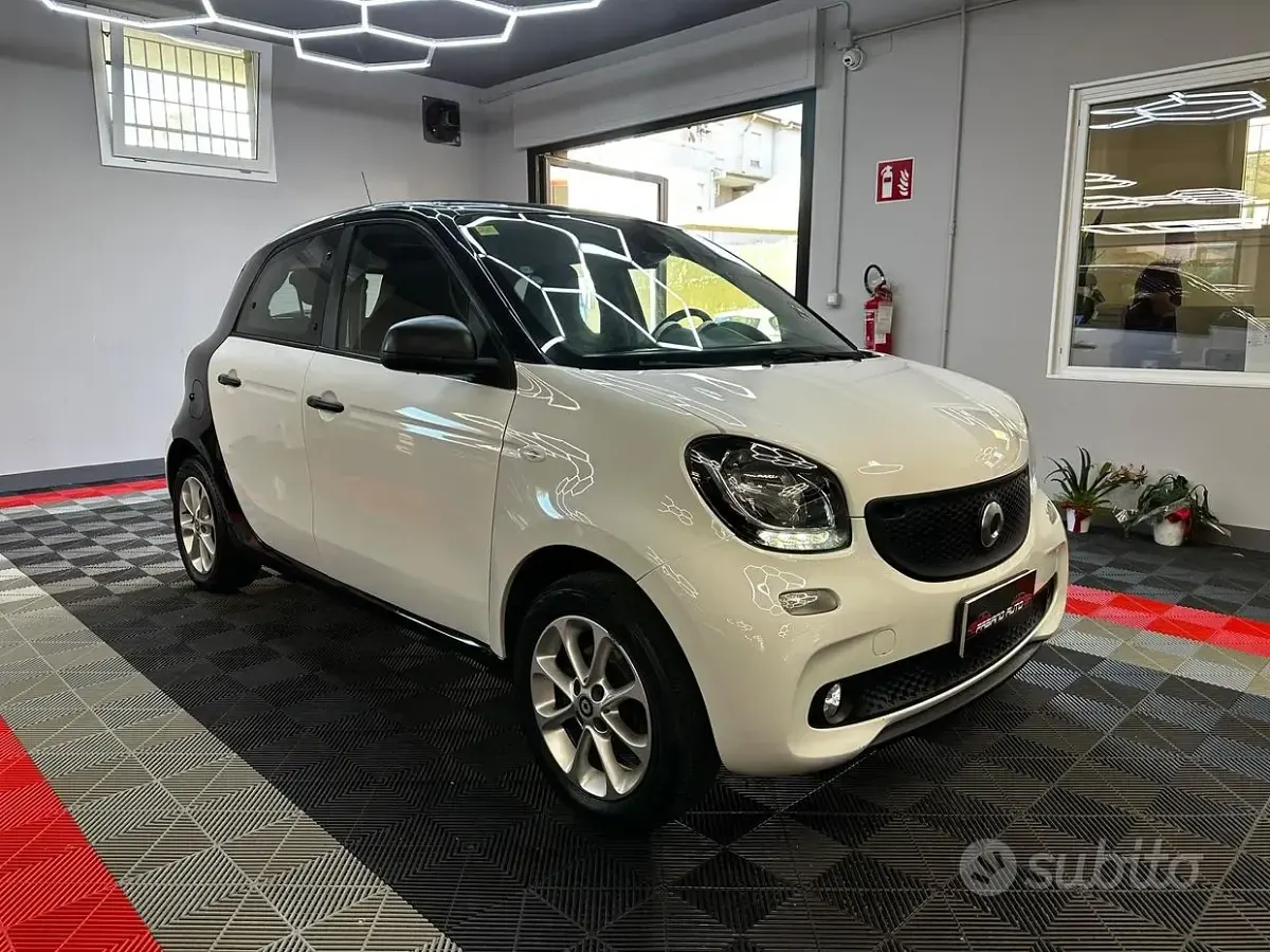 Usata Smart ForFour 71 CV (52 kW) 2017 Bianco Utilitaria
