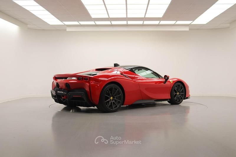 Usata Ferrari SF90 780 CV (573 kW) 2022 Rosso Coupé