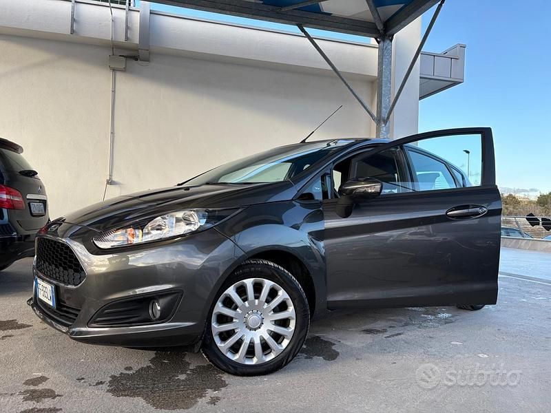 Usata Ford Fiesta Business Edition 75 CV (55 kW) 2016 Grigio Berlina