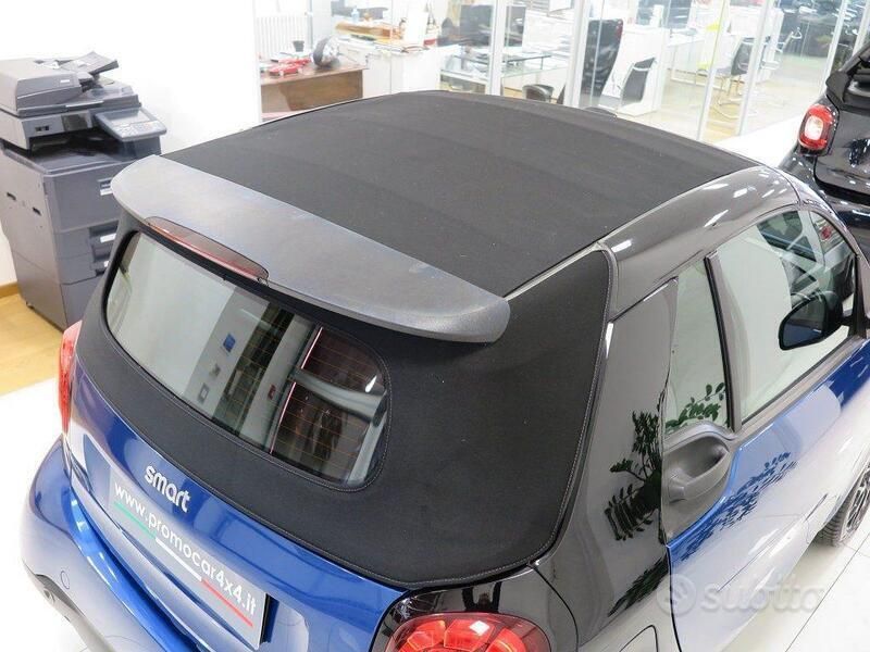 Usata Smart ForTwo Electric Drive Prime 60 kW (82 CV) 2018 Blu/azzurro Cabrio