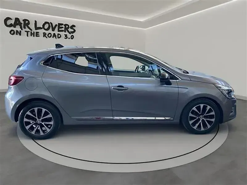 Usado Renault Clio V Techno 101 HP (74 kW) 2023 Cinzento Citadino