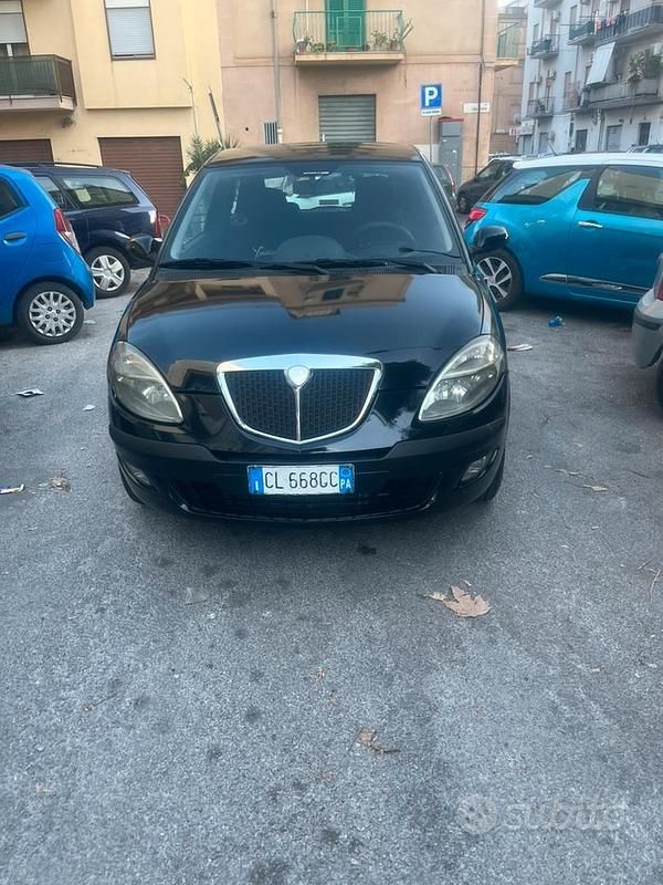 Usata Lancia Ypsilon 70 CV (51 kW) 2004 Nero Utilitaria