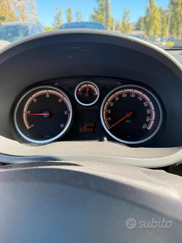 Usata Opel Corsa 75 CV (55 kW) 2011 Bianco Utilitaria