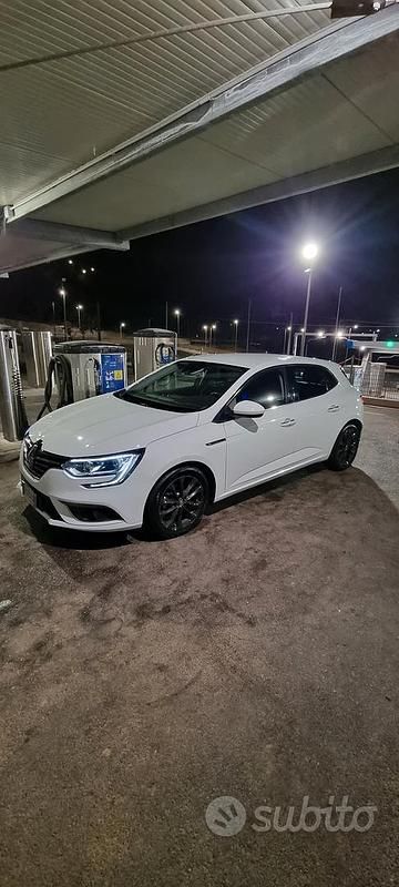 Bianco Usata 2017 Renault Mégane IV Tre volumi | 8800 € (Buon prezzo) - Immagine 1/4