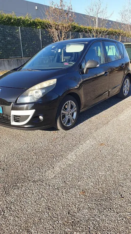 Usata Renault Scenic E-Tech 110 CV (80 kW) 2010 Nero Monovolume