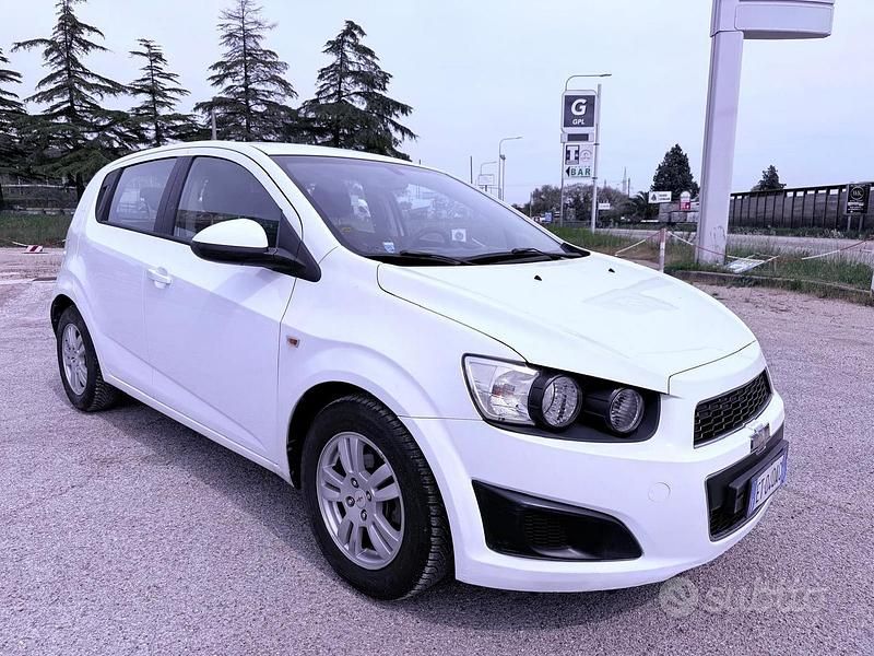 Usata Chevrolet Aveo 86 CV (63 kW) 2013 Bianco Berlina