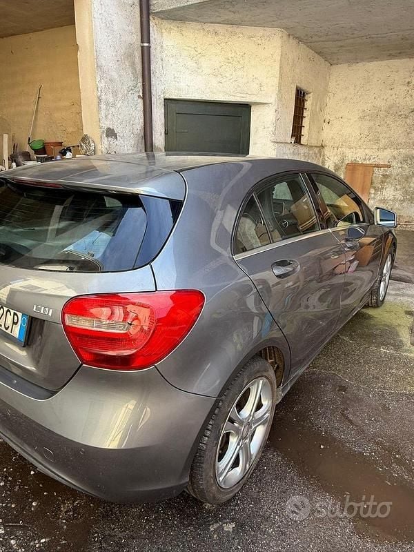 Usata Mercedes A180 109 CV (80 kW) 2013 Grigio Berlina