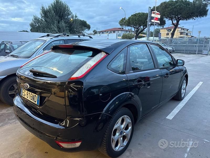 Usata Ford Focus Titanium 109 CV (80 kW) 2011 Nero Berlina